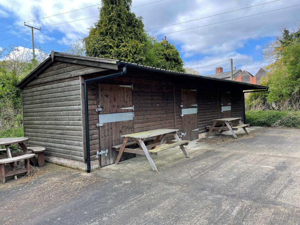 Lot: 150 - FORMER PUBLIC HOUSE WITH POTENTIAL AND OVER 11 ACRES OF LAND -